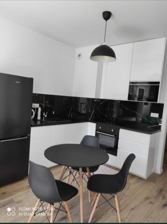 Airport Apartment Varsovia Exterior foto